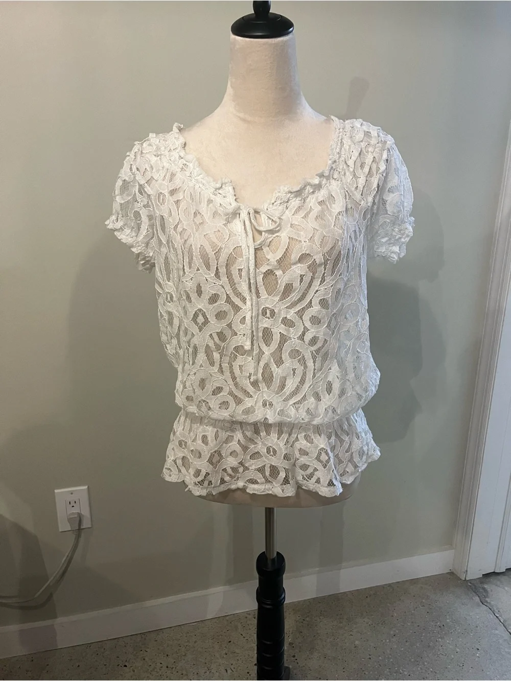 INC International Concepts White Lace Short Sleeve Peplum Blouse with Tie - Picture 1 of 9